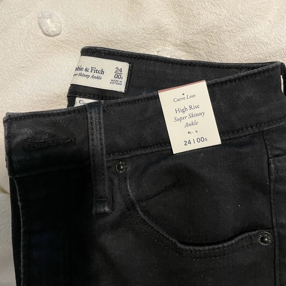 Abercrombie jeans with frayed ends in black - Picture 4 of 4